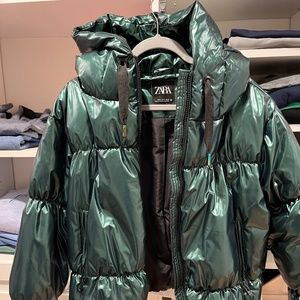 Super cute and warm Zara Puffer Jacket- Green- Women Medium
